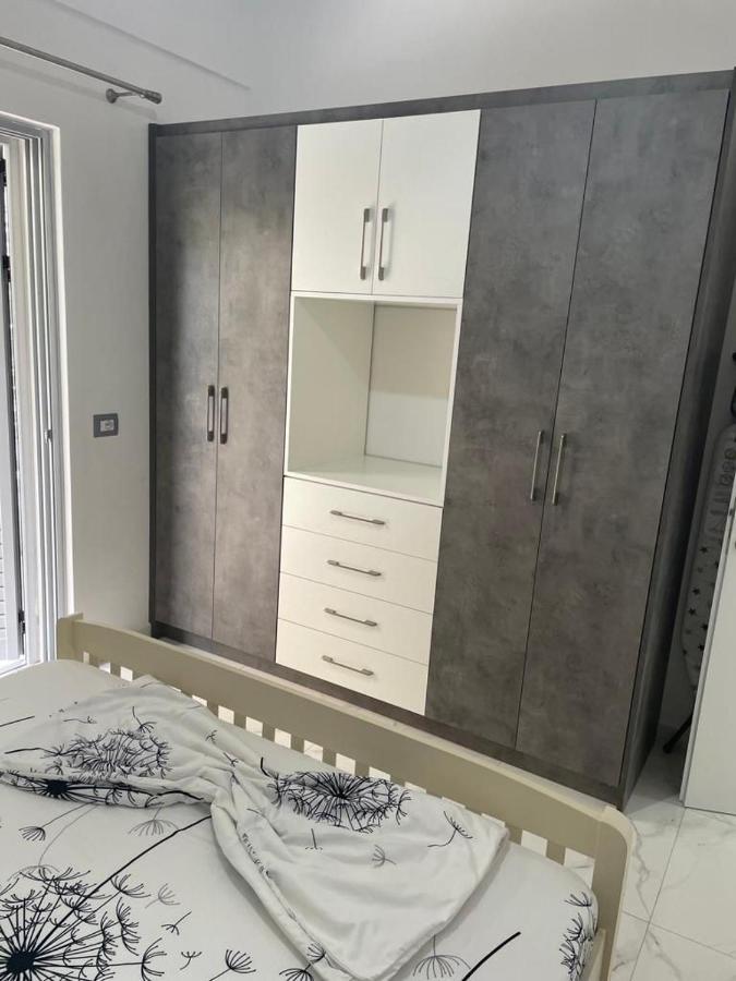 Taku Apartment Sarandë Esterno foto