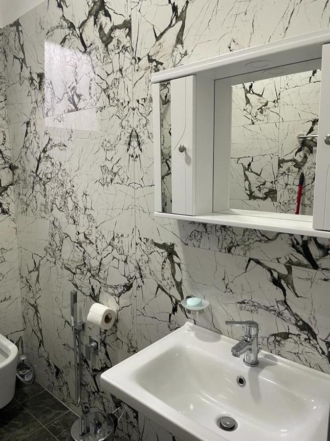 Taku Apartment Sarandë Esterno foto