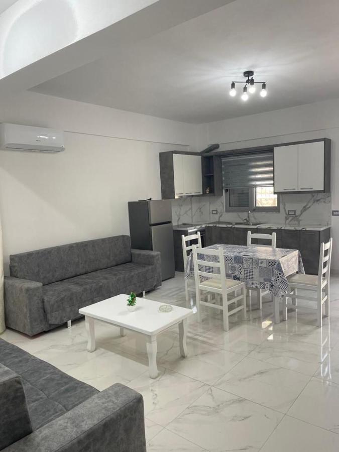 Taku Apartment Sarandë Esterno foto